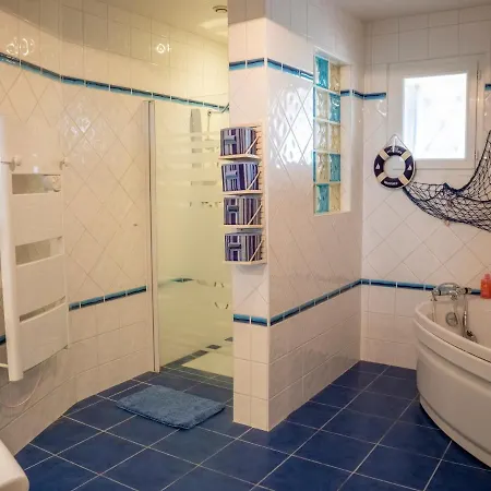 Maison Avec Vue Panoramique, Piscine Et